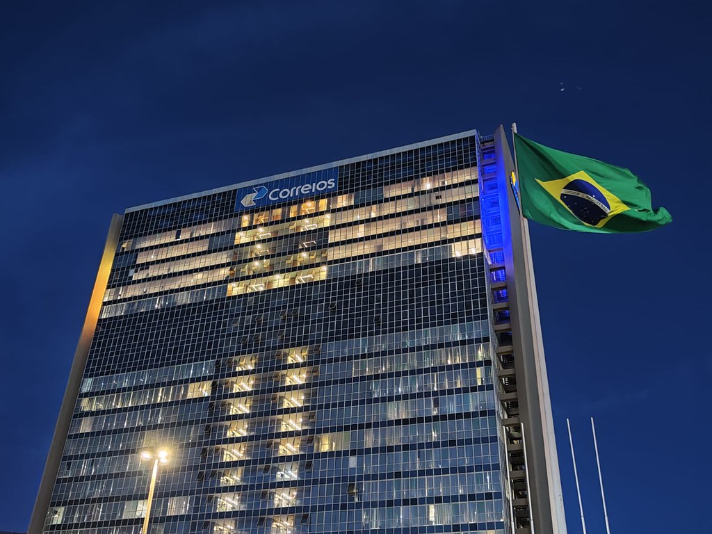 Agências dos correios vão dar atendimento a aposentados afetados por descontes indevidos, diz ministro
